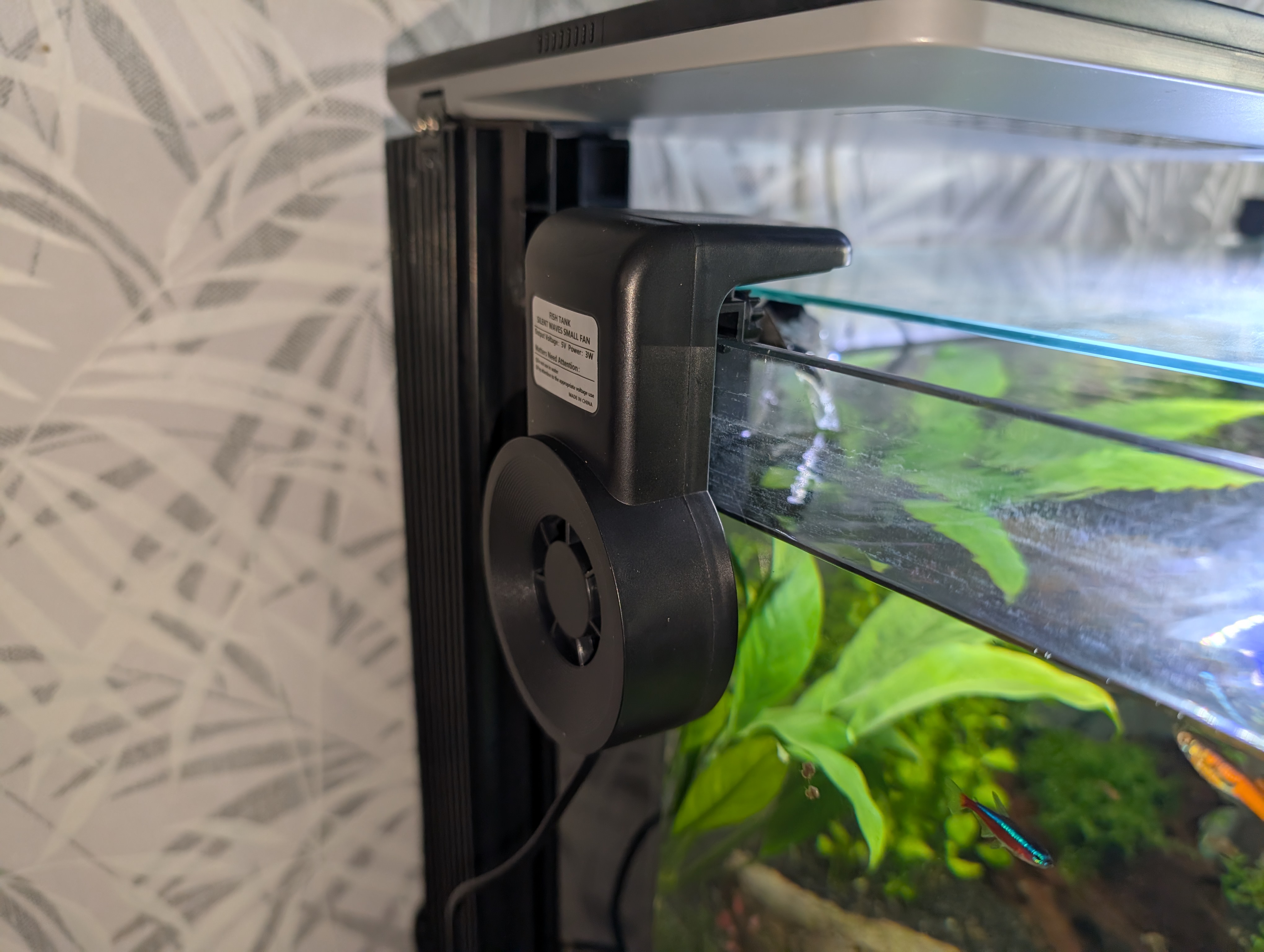 Ventilatortje op het kleine aquarium